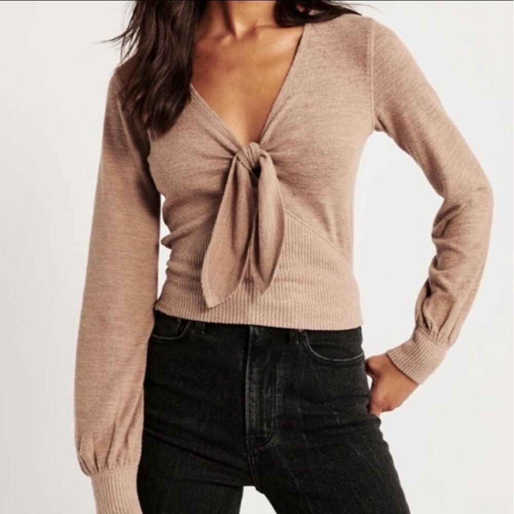 Abercrombie & Fitch Soft Cozy Deep Cut Front Tie Top Size Large